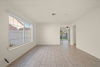 6564 Gazelle Dr in Las Vegas, NV - Building Photo - Building Photo