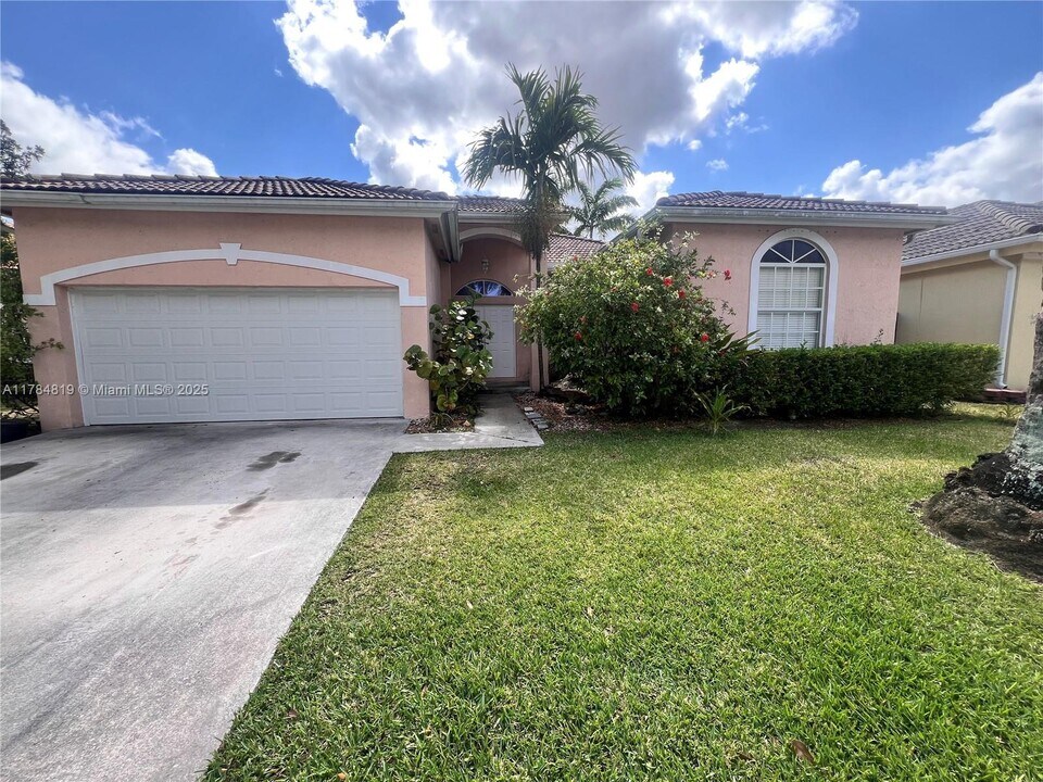 635 SE 28th Ln in Homestead, FL - Building Photo