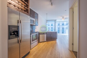 159 W Kinzie St in Chicago, IL - Building Photo - Building Photo