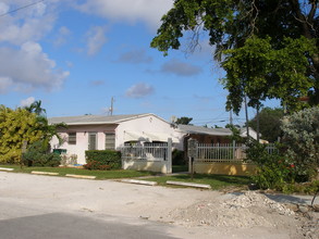 624 NE 7 Ave in Fort Lauderdale, FL - Building Photo - Building Photo