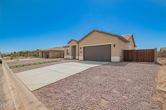 14861 S Capistrano Rd in Arizona City, AZ - Building Photo - Building Photo