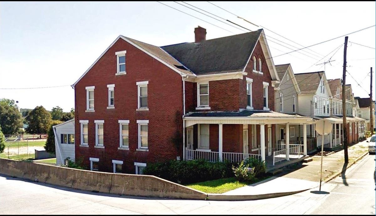 319-321 S Broadway St in Scottdale, PA - Foto de edificio