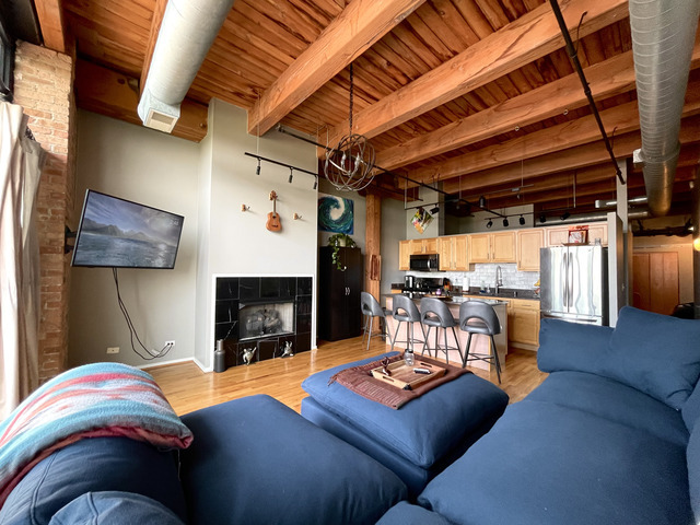 1250 W Van Buren St, Unit 605 in Chicago, IL - Foto de edificio