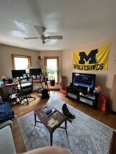 1316 Packard St, Unit #2 in Ann Arbor, MI - Foto de edificio - Building Photo