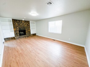 730 Arlington Dr in Yukon, OK - Foto de edificio - Building Photo