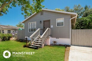 425 S Disston Ave in Tarpon Springs, FL - Building Photo