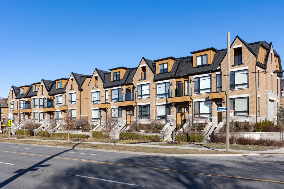 Winlock Towns in Toronto, ON - Building Photo