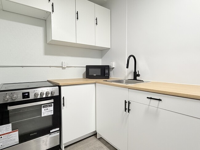 property at 1495 Gladstone Ave