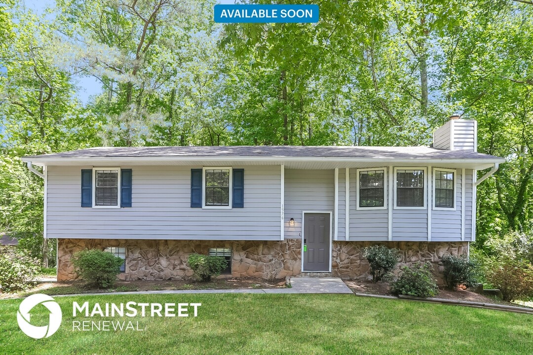 1576 Ember Cir SW in Snellville, GA - Building Photo