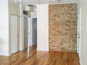622 W Roscoe St, Unit 2C in Chicago, IL - Foto de edificio - Building Photo