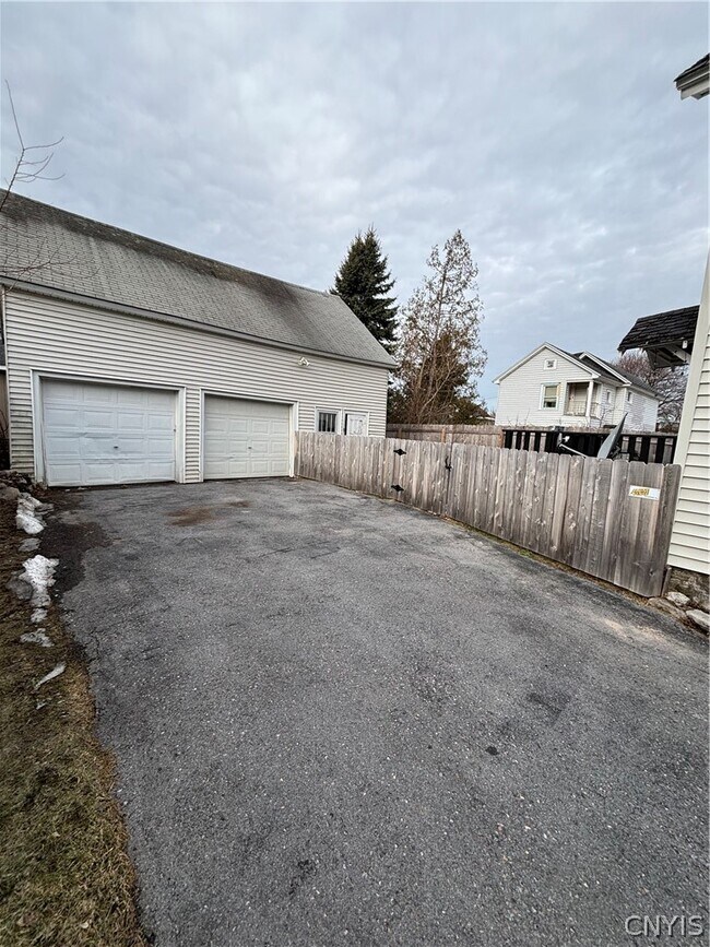 1108 Salina St in Watertown, NY - Building Photo - Building Photo