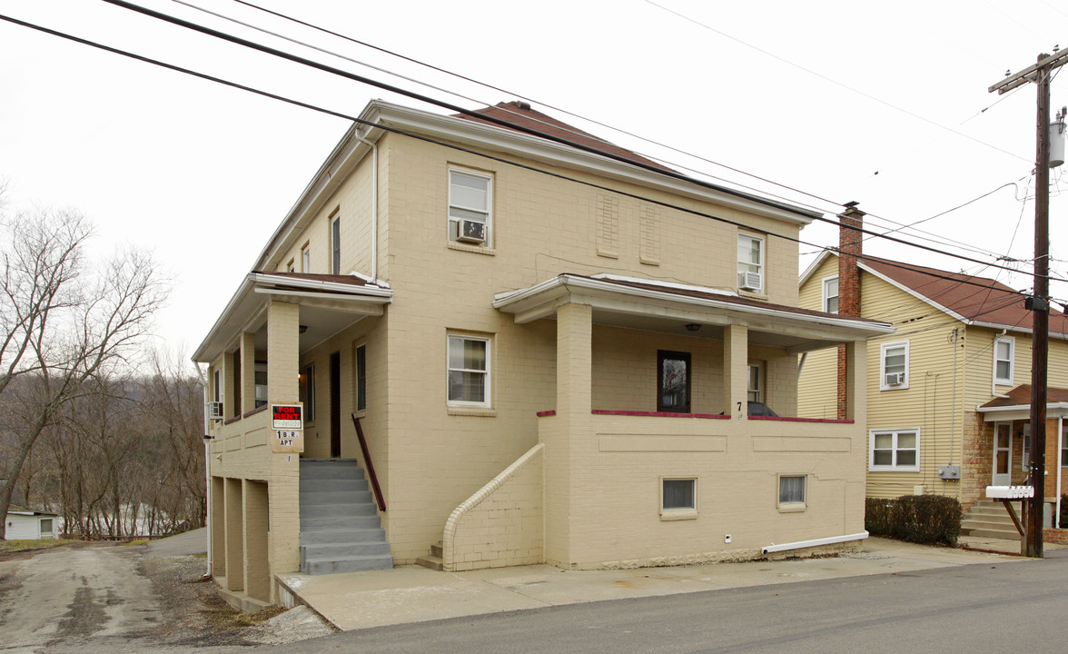 7 Grant St in Morgan, PA - Building Photo