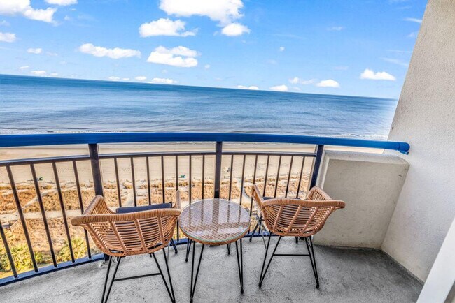 2300 N Ocean Blvd in Myrtle Beach, SC - Foto de edificio - Building Photo