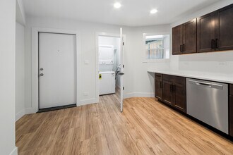 1921 W Summerdale Ave-Unit -GF in Chicago, IL - Building Photo - Building Photo