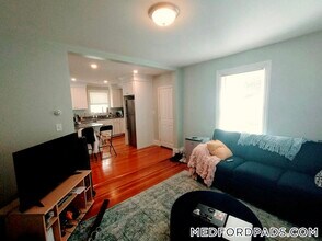93 Winthrop St in Medford, MA - Building Photo - Building Photo