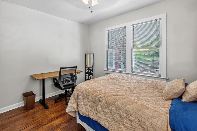 731 20th St NW in Largo, FL - Foto de edificio - Building Photo