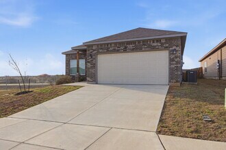 292 Legacy Cir in New Braunfels, TX - Building Photo - Building Photo