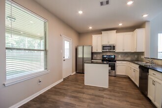 6193 White Oak Leaf Lp in Cut And Shoot, TX - Building Photo - Building Photo