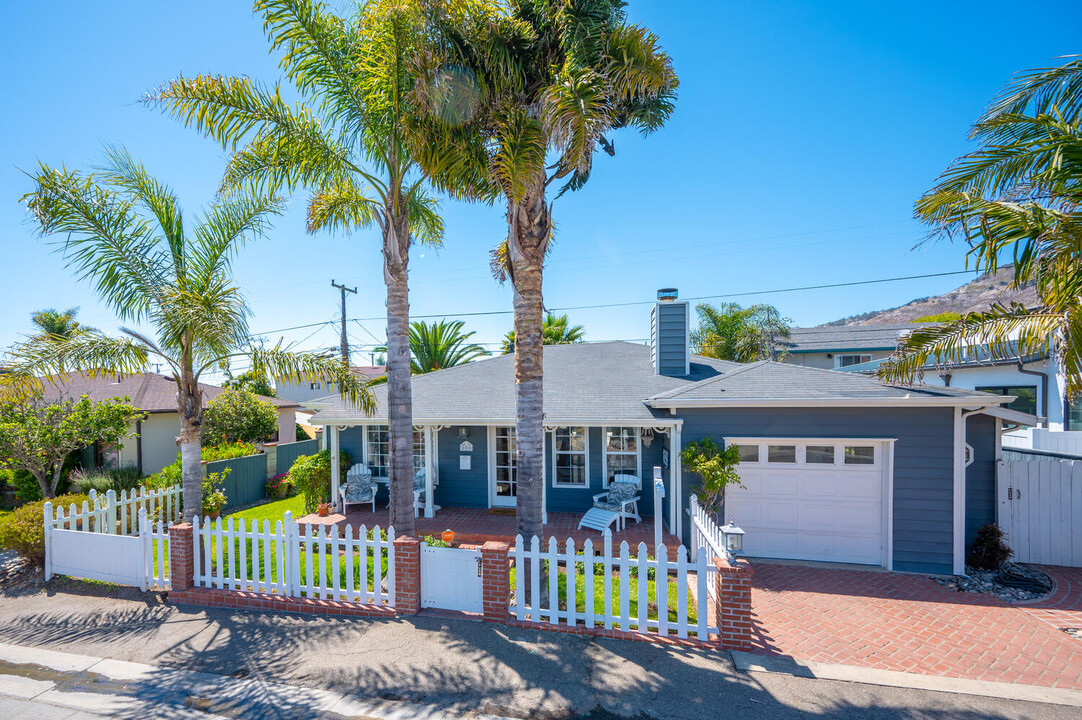 250 Placentia Ave in Pismo Beach, CA - Building Photo