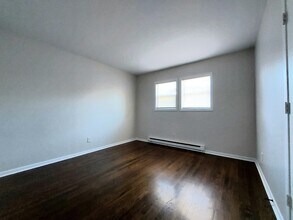 308 Wilshire Dr in Sandwich, IL - Building Photo - Building Photo