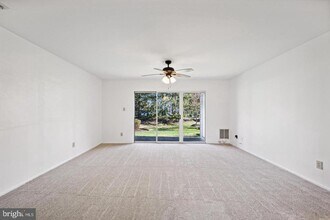 1107 Squirrel Rd in Evesham, NJ - Foto de edificio - Building Photo