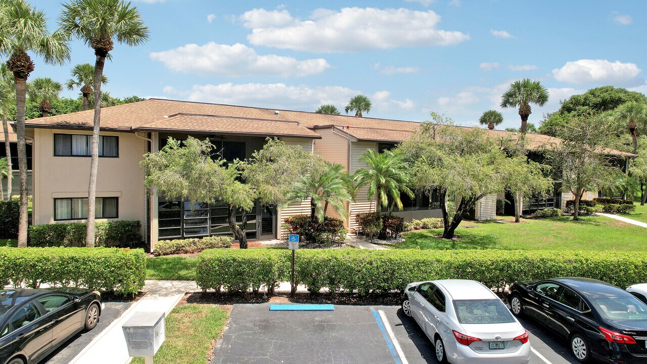 15484 Lakes of Delray Blvd in Delray Beach, FL - Building Photo