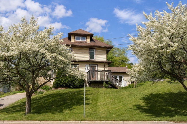 property at 1321 3rd Ave NW