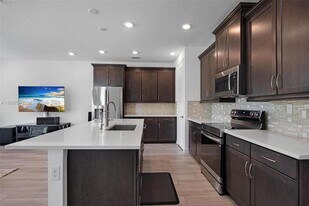 4317 Lago Dr, Unit 3240H in Lighthouse Point, FL - Building Photo