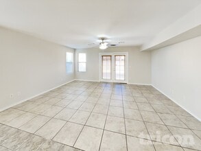 8830 W Toronto Way in Tolleson, AZ - Foto de edificio - Building Photo