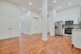 801 N Charles St, Unit 4 in Baltimore, MD - Building Photo - Building Photo
