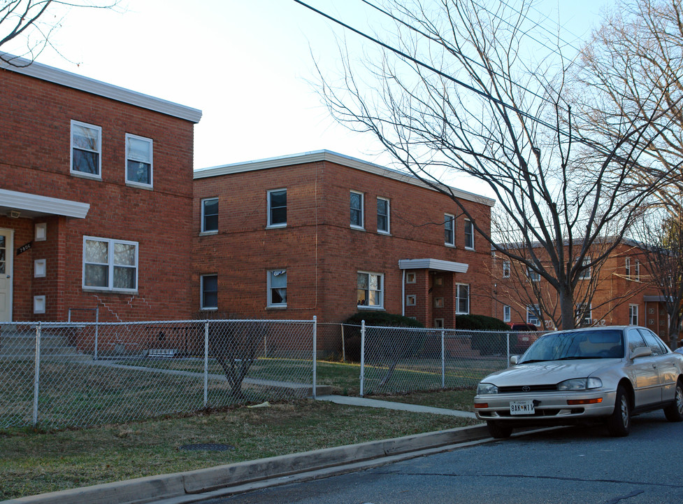 7808 Kennewick Ave in Takoma Park, MD - Building Photo