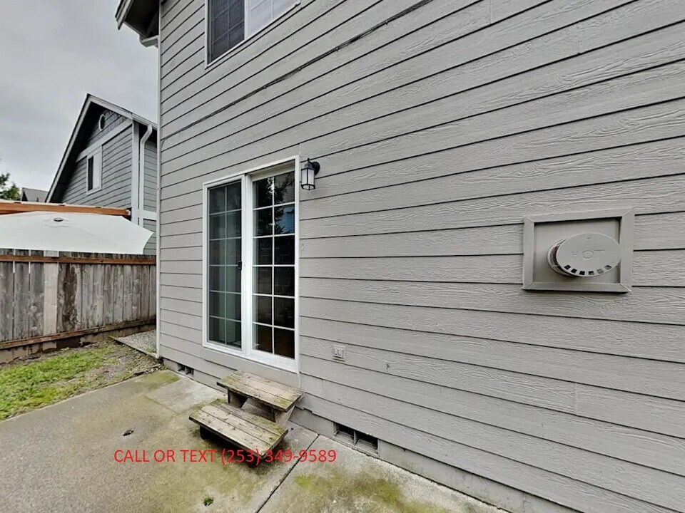 17504 27th Dr NW in Marysville, WA - Building Photo