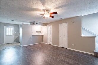 400 Cambridge Dr in Saginaw, TX - Building Photo - Building Photo