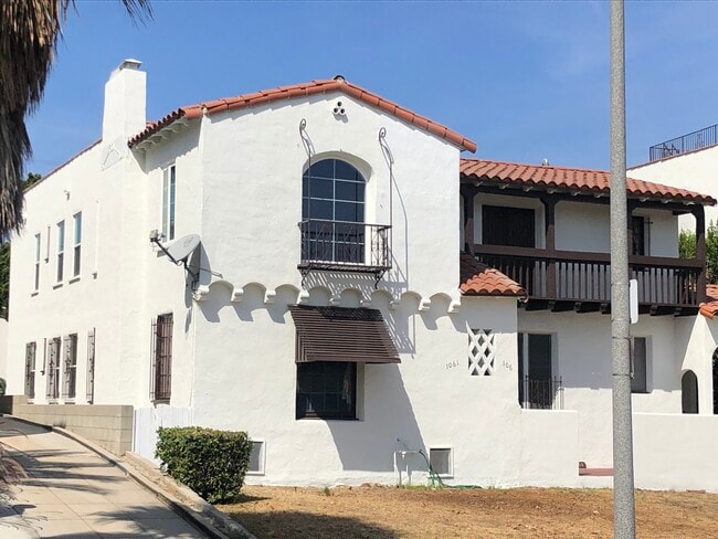 1063 1/2 S Sycamore Ave, Unit 10631/2