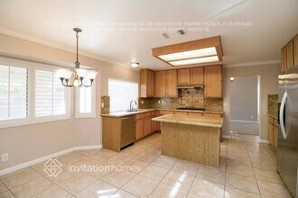 2037 Shadow Brook Way in Henderson, NV - Building Photo - Building Photo