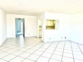 142 Brighton D in Boca Raton, FL - Building Photo