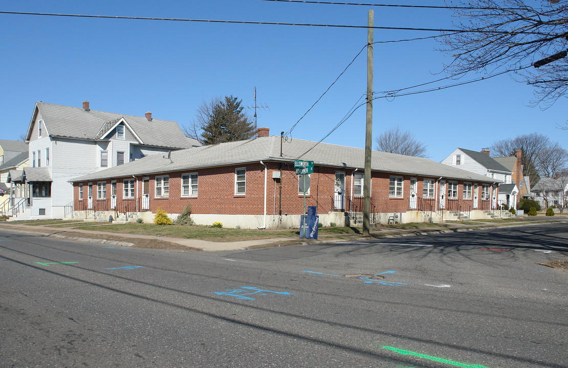 62 Governor St in East Hartford, CT - Building Photo