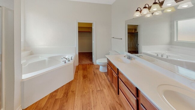 1014 Emerald Dove Ave