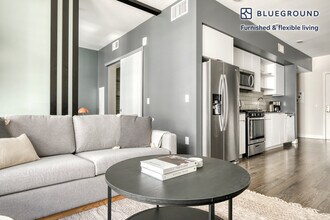 6677 Santa Monica Blvd in Los Angeles, CA - Building Photo - Building Photo