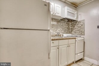 1208 N Calvert St in Baltimore, MD - Building Photo - Building Photo