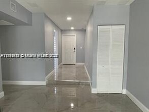 506 NW 107th Ave in Miami, FL - Building Photo - Building Photo