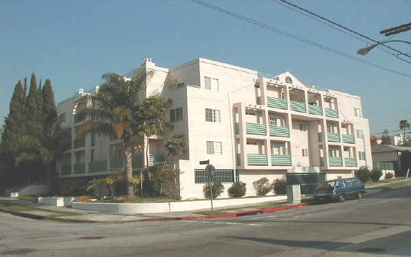 7140 Flight Ave in Los Angeles, CA - Building Photo