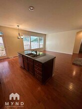 17231 NE 25th Ct in Redmond, WA - Building Photo - Building Photo
