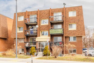 425 Ampère Av in Laval, QC - Building Photo
