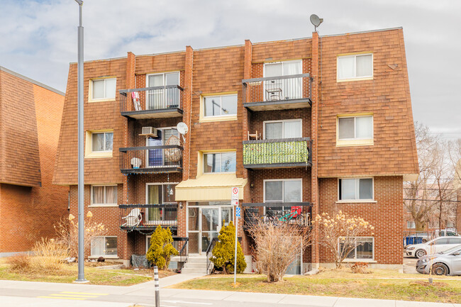 425 Ampère Av in Laval, QC - Building Photo - Primary Photo