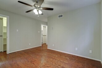 1401 Castle Ct in Houston, TX - Building Photo - Building Photo