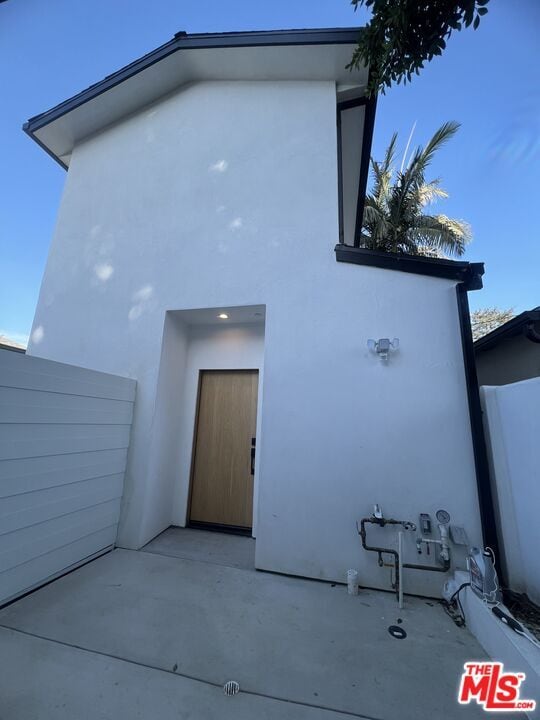 17243 Kittridge St in Los Angeles, CA - Building Photo - Building Photo