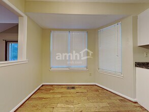 8518 Woodcreek Dr in Florence, KY - Building Photo - Building Photo