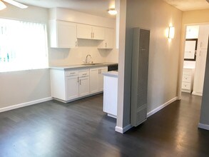 Vivleo Apartments in Sacramento, CA - Building Photo - Building Photo