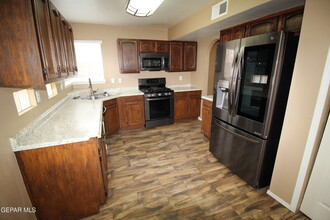 12110 Singing Quail Dr in El Paso, TX - Building Photo - Building Photo